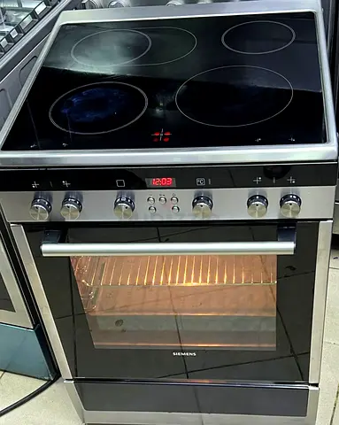 Siemens Electric Ceramic Hob with Oven - Good Working Condition