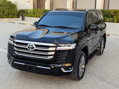 2019 Toyota LAND CRUISER photo 2