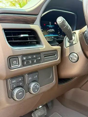 2023 Chevrolet SUBURBAN 缩略图 16