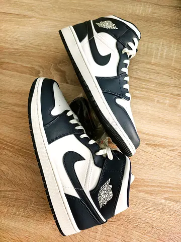 Air Jordan 1 Mid "Obsidian"- NEW - Size US 10.5 / EU 44.5