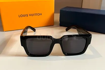 LV Louis Vuitton Black Square Sunglasses - Excellent Condition