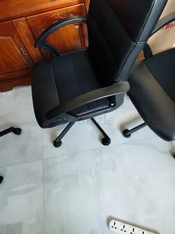 Used Black Office Chair with Armrests and Wheels - Good Condition