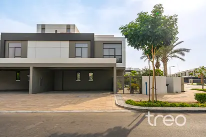 Exclusive | Corner | Large Plot