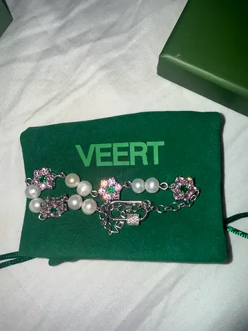 VEERT - MACRO Green & Pink Flower Freshwater Pearl Bracelet
