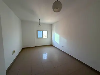 فرصة سكنية ممتازة وعملية للإيجار السنوي – شقة غرفة وصالة بمساحة ممتازة في موقع حيوي بمنطقة النعيمية 3، عجمان بسعر 30,000 درهم فقط!