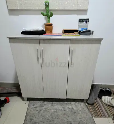 Shoe cabinet