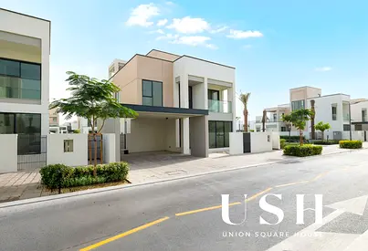 Backing Park | Large Plot | Close to Amenities
