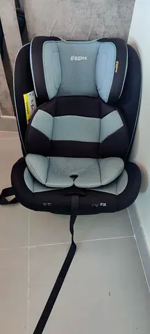 Used Giggles child car seat, good condition