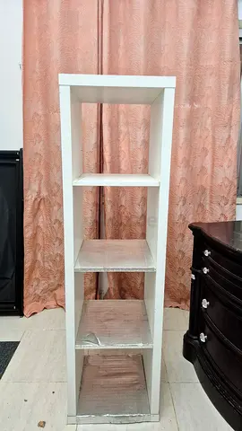 Slim white 4-shelf storage unit / bookcase - good condition