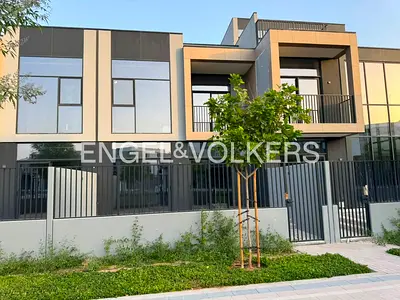 3BR Townhouse | Modern Family Living | Prime Location