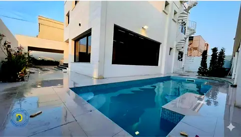 Luxury villa for sale in Al Rawda 1, Ajman, at an incredible price. 5BR, pool, electricity and water. Freehold. Bank financing