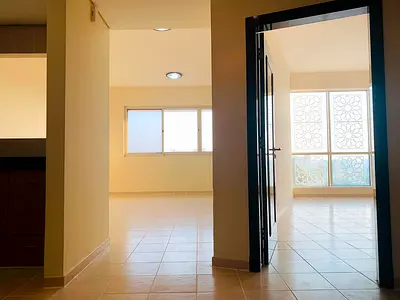 Spacious 1BHK | Chiller Free | Parking | Metro