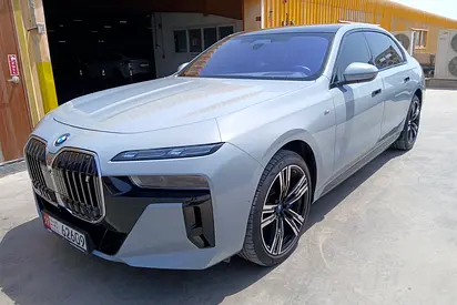BMW i7 xDrive60 2023 GCC Specs | Like New | Ultimate Luxury Electric