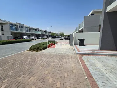 NEAT AND CLEAN READY TO MOVE 3BHK NEAR ENTRANCE !!
