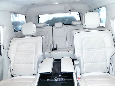 صورة 10 لـ 2021 Lincoln NAVIGATOR
