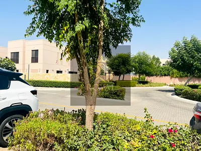 للتميز عنوان | فيلا 6غرف وملحق خارجي بغرفه و مجلس + غرفة خادمة وحديقة خلابة | تشطيبات فخمة | تصميم عصري | بأرقى مناطق بالشارقة | موقع متميز
