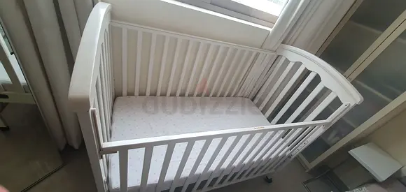 White Wooden Baby Crib with Mattress