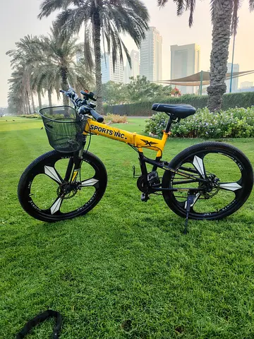 Used city bicycle — 7-speed gear shifter, front basket, good condition 
دراجة هوائية  مع إكسسوارات