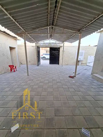 NICE 4 BHK VILLA JUST 60K PARKING INSIDE COURTYARD AREA