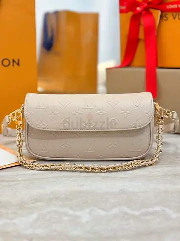 Louis Vuitton Women's Wallet on Chain Ivy