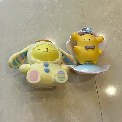 Sanrio Pompompurin plush and figure set - good condition