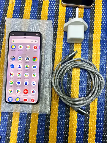Google pixel 8 pin dot