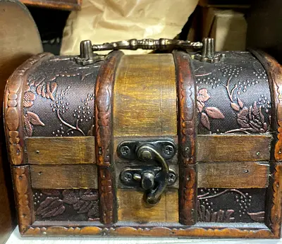 Antique-Style Decorative Wooden Treasure box-14L x 9W x 9H centimeters