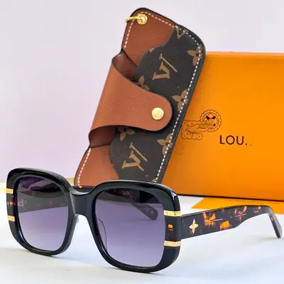 Designer-style Women's Square Sunglasses with Case