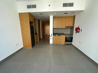 Brand new studio available with kitchen appliances