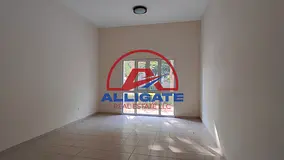 Studio Enclosed L-shaped kitchen | Garden View | Well Maintained |