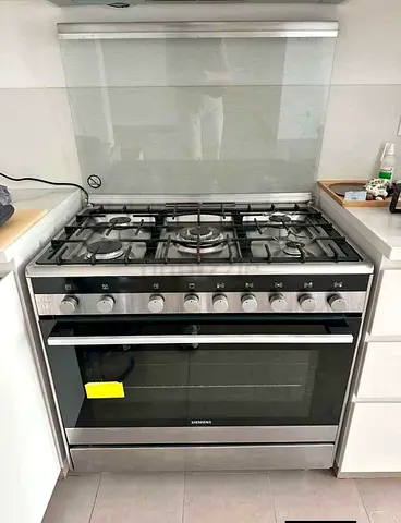 Siemens 90cm Stainless Steel Gas Range with Oven - Good Condition