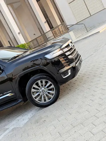 2019 Toyota LAND CRUISER photo 10