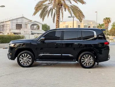 2019 Toyota LAND CRUISER photo 4