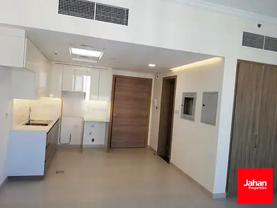 حياة هادئة | مساحة واسعة | شرفة جميلة بإطلالات جميلة جداً.