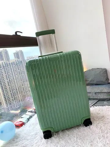 GREEN RIMOWA ESSENTIAL LITE SUITCASE