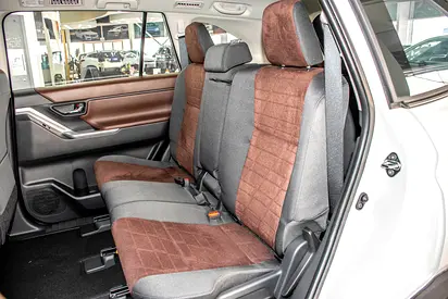 صورة 15 لـ 2025 Toyota INNOVA