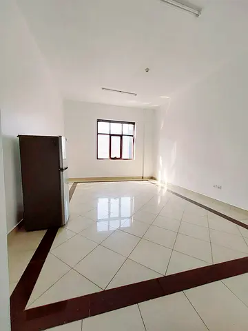 استوديو غير مفروش (بدون عمولة، مباشرة إلى المالك)