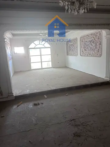 بيت عربي للبيع في النخيلات | 16,000 قدم² | 4 غرف + ملحق غرفتين + أرض واسعة | 1,800,000 درهم