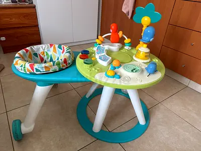 Baby activity center with detachable seat - new with light and music