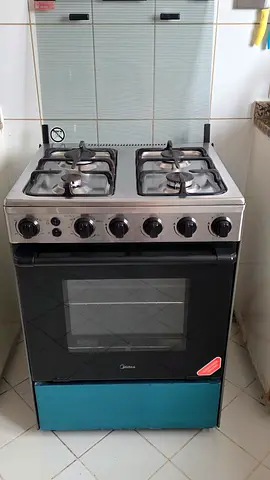 Midea 4 burner gas cooker and oven for sale.Perfect working condition.