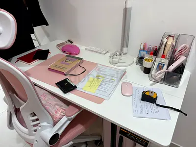 Study table with hight Control Buttons - very good Condition + gaming/table chair.
