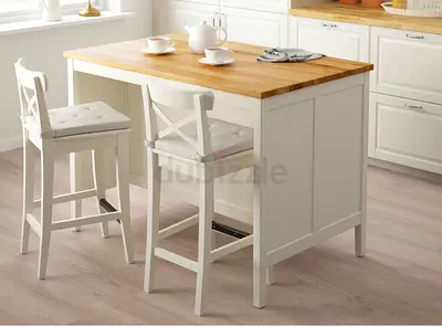Kitchen island and chairs