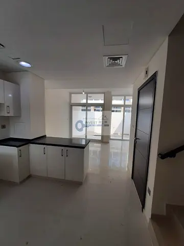 READY TO MOVE SPACIOUS 3BR TOWNHOUSE IN GATTED COMMUNITY