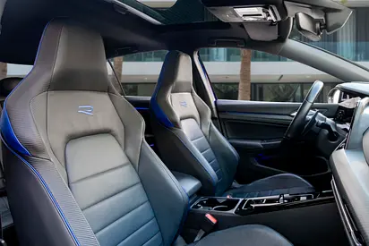 صورة 11 لـ 2023 Volkswagen GOLF R