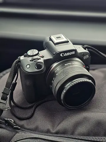 Canon EOS R50 Creator Kit + RF 50mm f/1.8 + 18-45mm Kit Lens + Accessories