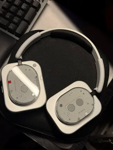 Nothing Headphones (1) - white