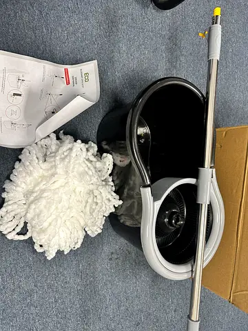 Brand new Spin mop bucket with replacement microfiber mop head - good condition