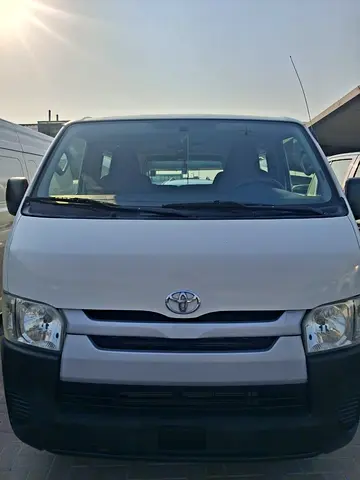 Toyota Hiace 2014 ( standard passenger)