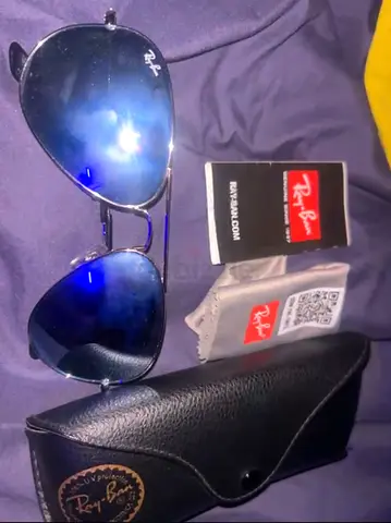 Ray-Ban Aviator Sunglasses with Case and Accessories (silver Lenses)