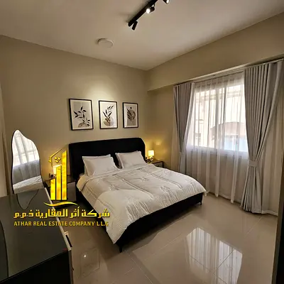 شقه غرفه وصاله مفروشه بالكامل مع مطبخ مجهز بأحدث الأجهزه, ببلكونه اطلاله مفتوحه | شامل جميع الفواتير والإنترنت | جاهزه للسكن فورا, بموقع مميز.